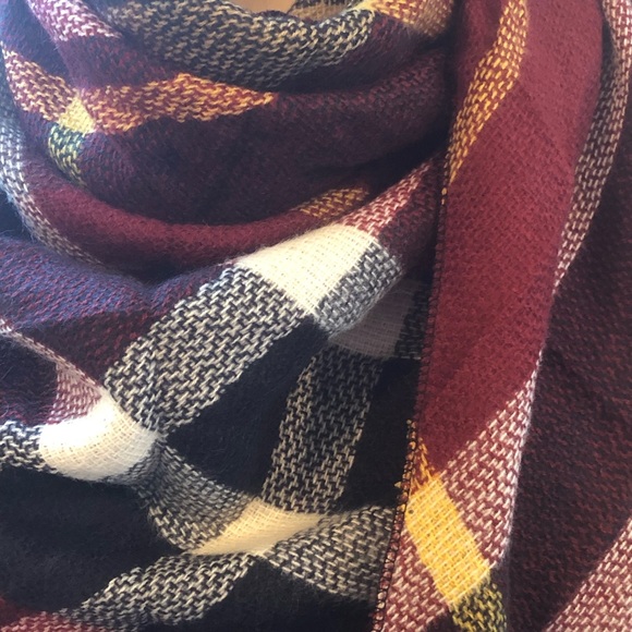 Beautiful Blanket Scarf - Picture 3 of 4